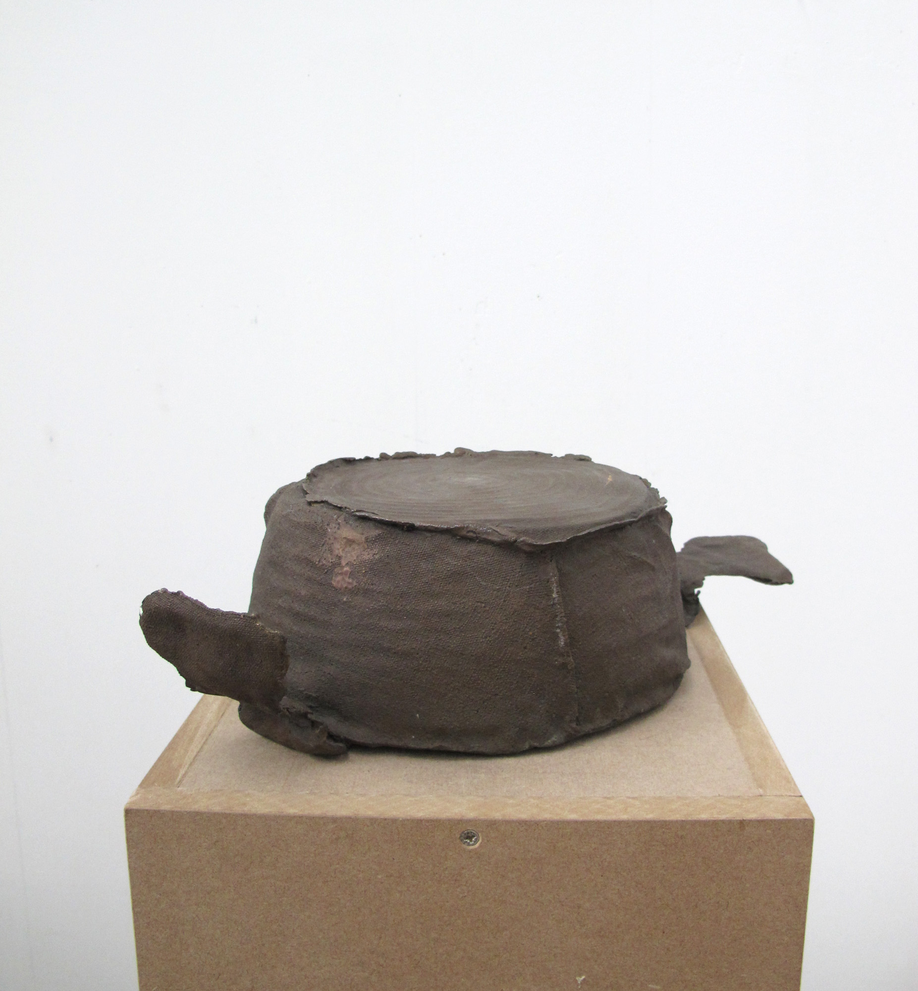 Sombrero-cazuela, 2012, bronce, 42 x 24 x 10 cm.